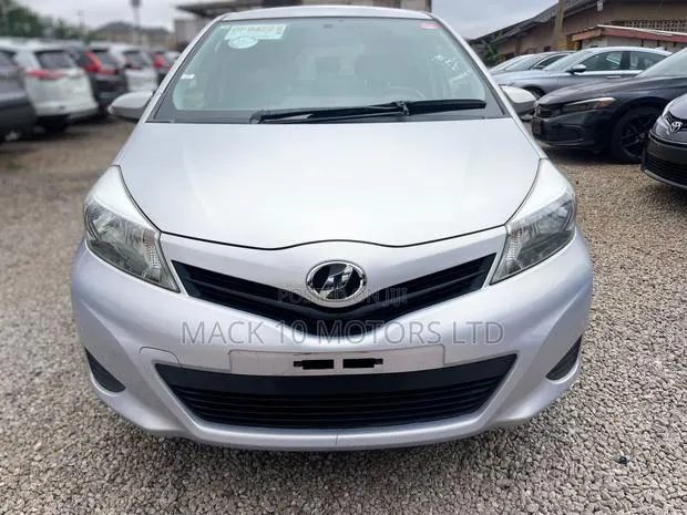 Toyota Vitz 1.5 FWD 3dr 2014 Silver · Photo 1