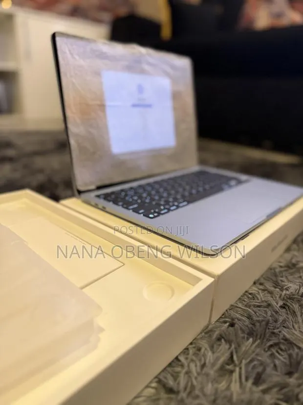 New Laptop Apple MacBook Air 2025 M4 16GB Apple M4 SSD 512GB · Photo 1