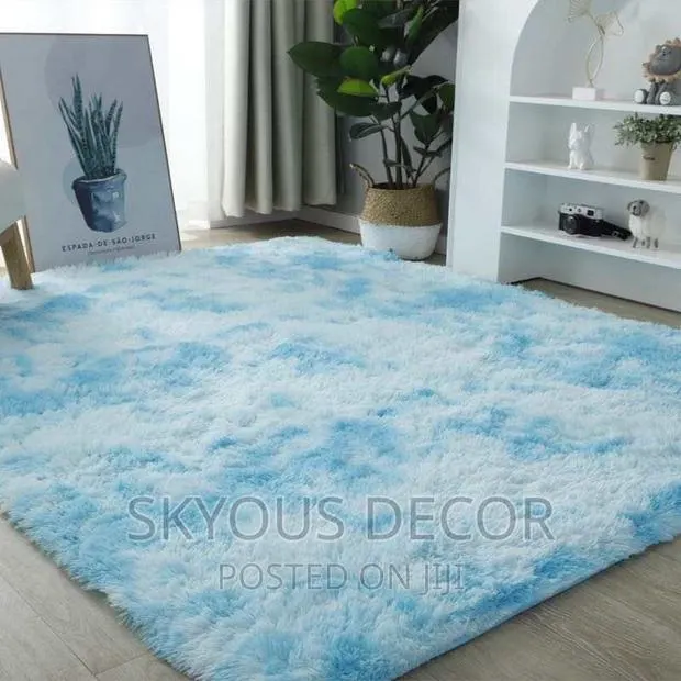 Fluffy Center Carpet (140 by 200cm) · Photo 1