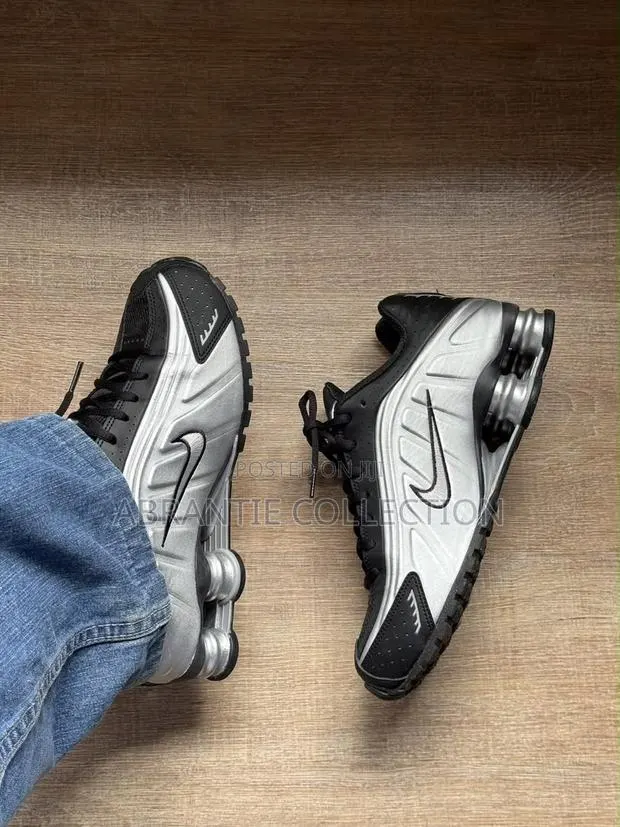 Nike Shoex R4 Metallic Silver Available · Photo 1