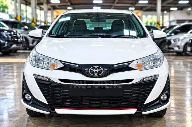 Toyota Yaris 1.5 Sedan XLE 2020 White