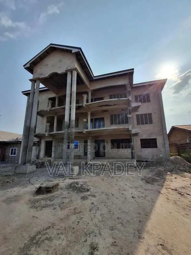 12bdrm Apartment in Ofankor for sale · Photo 1