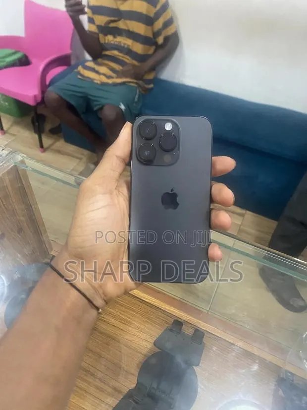 Apple iPhone 14 Pro 128 GB Gray · Photo 1