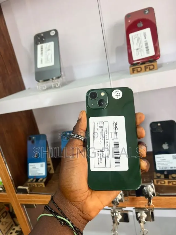 Apple iPhone 13 128 GB Green · Photo 1