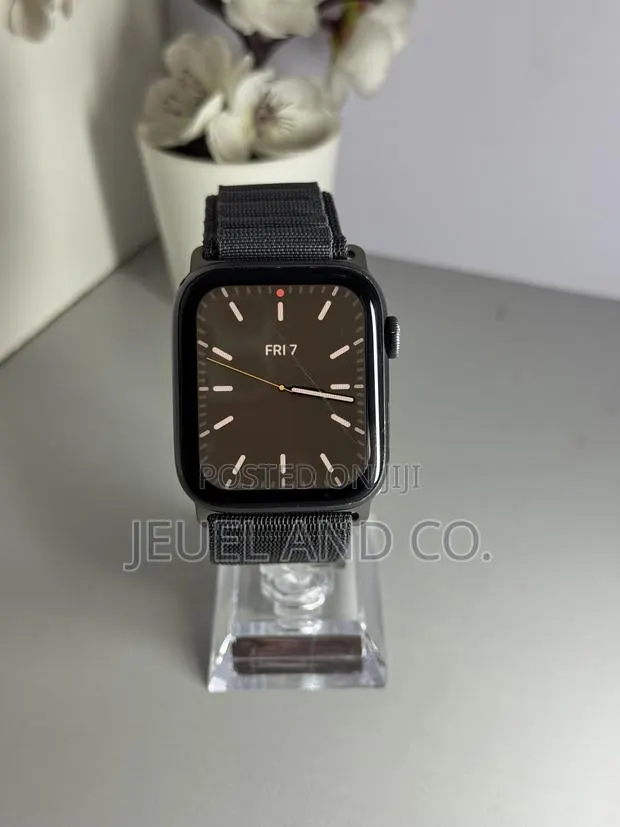 Apple Watch Series 5 44mm · Photo 1