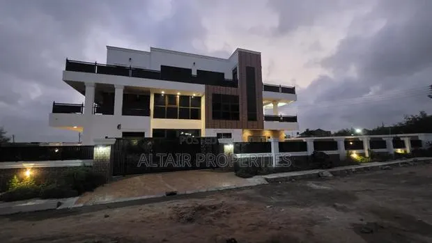 8bdrm House in Trasacco, Accra Metropolitan for sale · Photo 1
