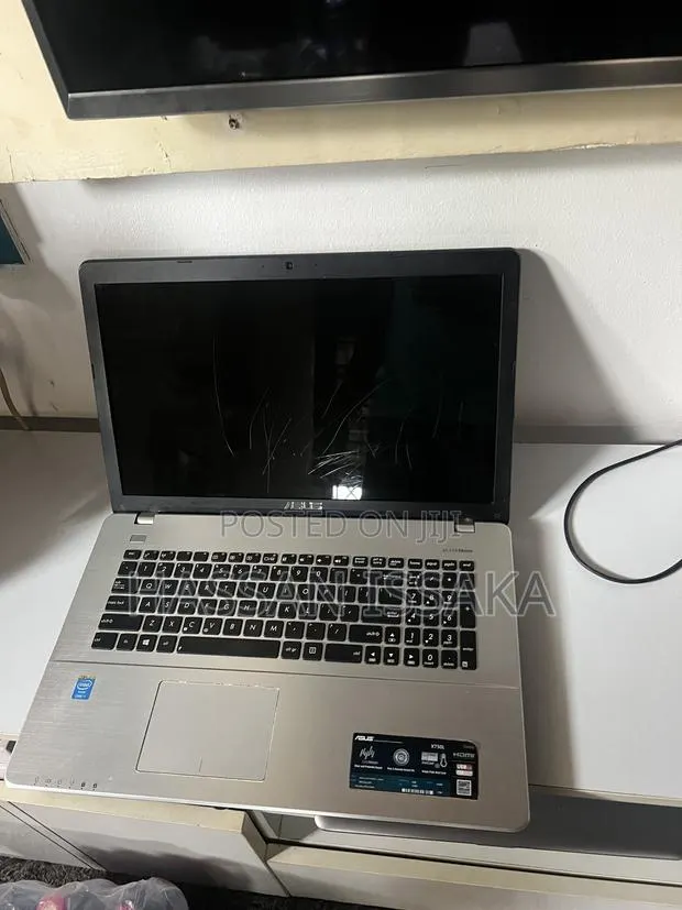 Laptop Asus X750LA 6GB Intel Core i7 HDD 500GB · Photo 1