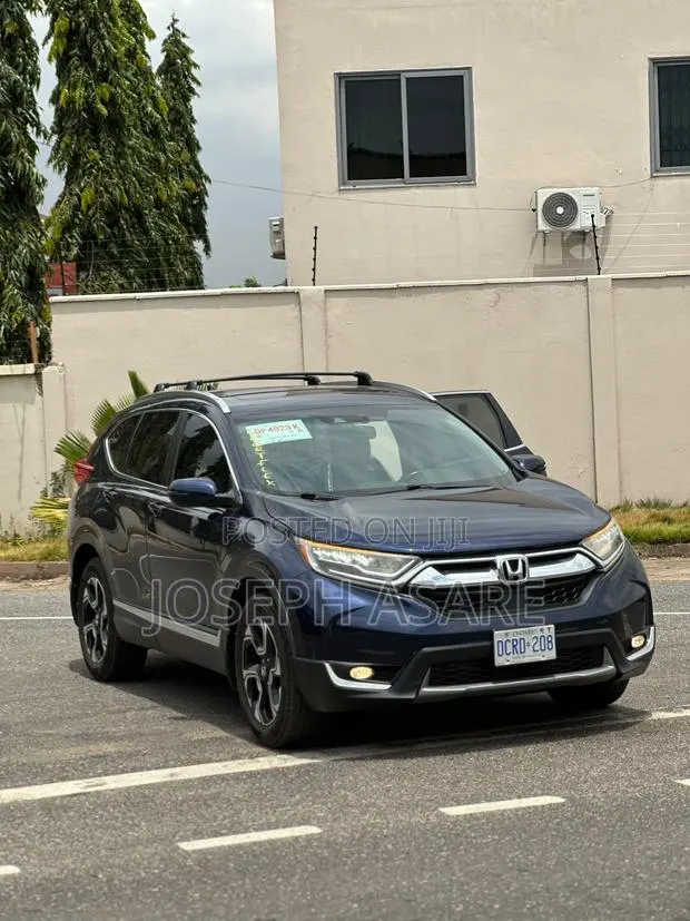Honda CR-V Touring AWD 2019 · Photo 1
