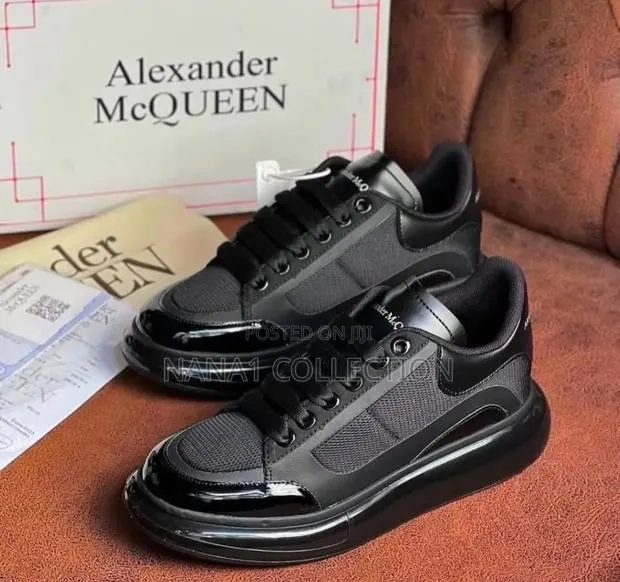 All - Black Alexander McQueen Low-Top Sneakers · Photo 1
