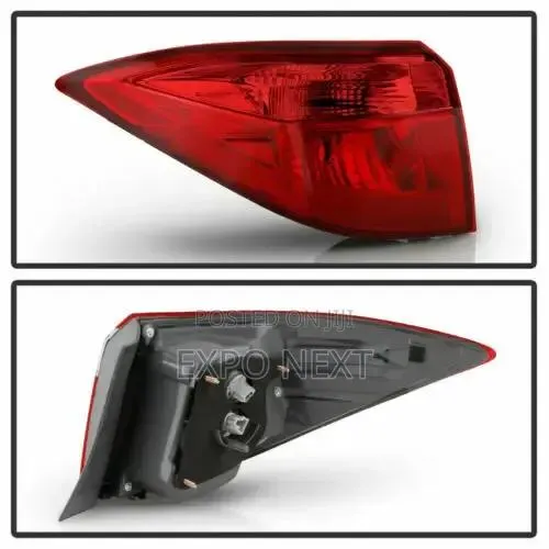 Toyota Corolla 2017-2019 Taillights Pair · Photo 1