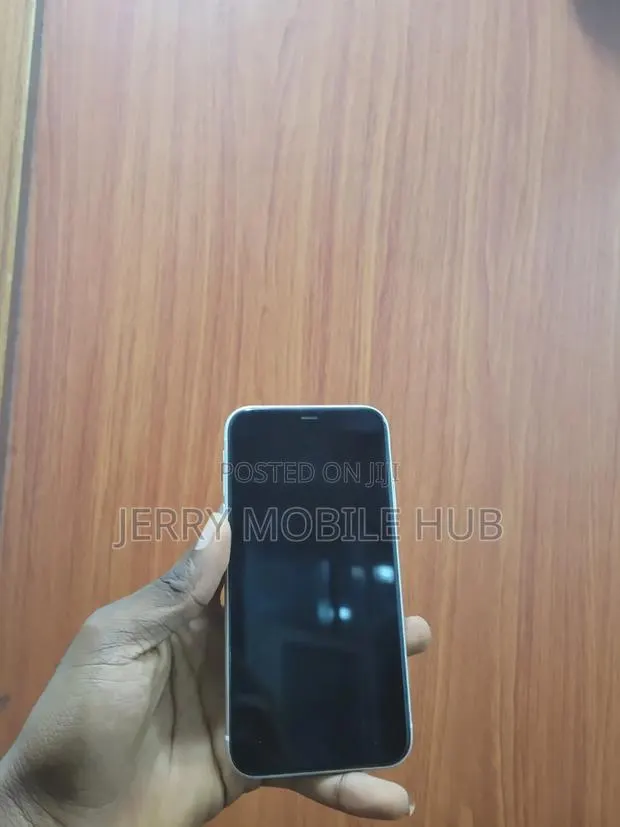 Apple iPhone 11 128 GB · Photo 4