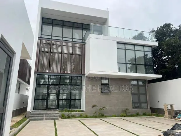 4bdrm House in Labone, Coffee Shop Area for rent · Photo 1