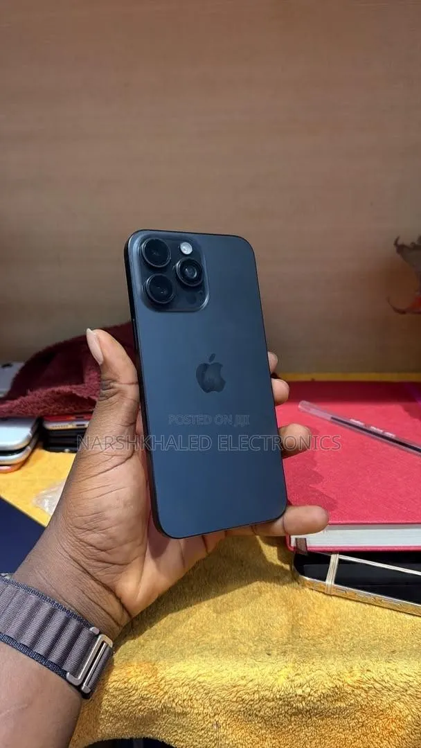 Apple iPhone 15 Pro Max 256 GB Black · Photo 1