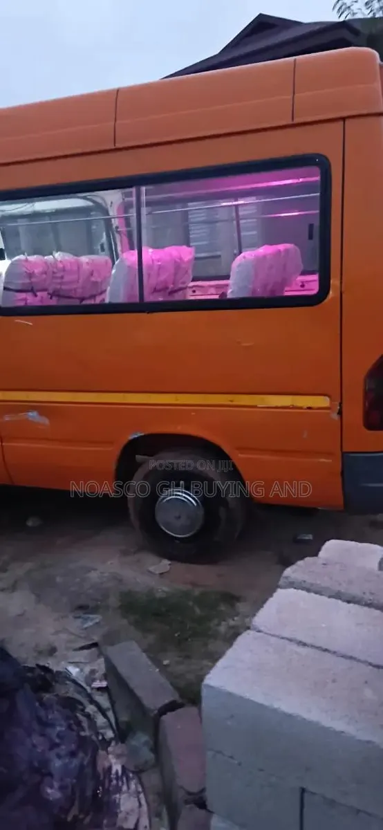 Mercedes-Benz Sprinter 1999 Orange · Photo 1