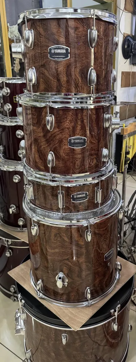 Wooden Brown Yamaha 5-Set Drums · Photo 1