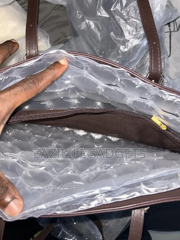 Brown Tote Handbag · Photo 4