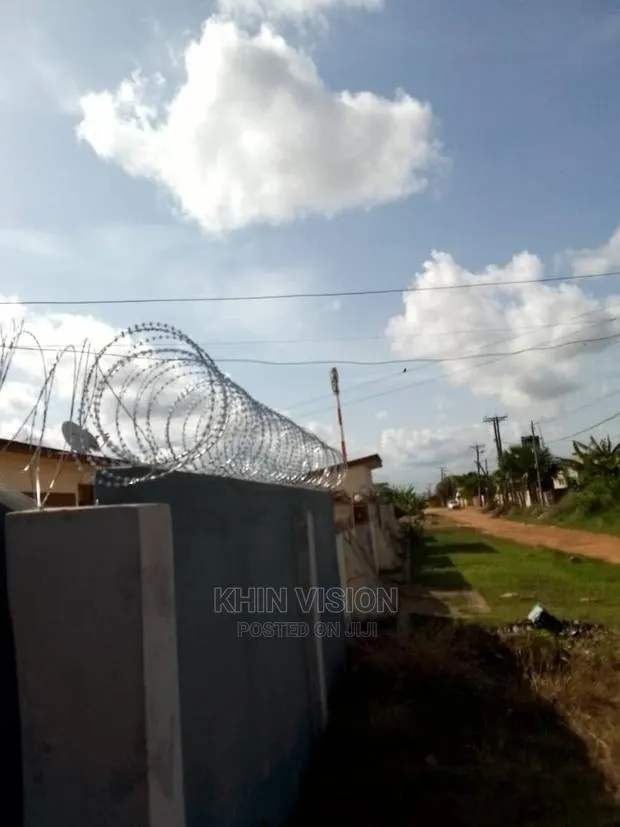 Razor Fence Installations Without Power · Photo 1