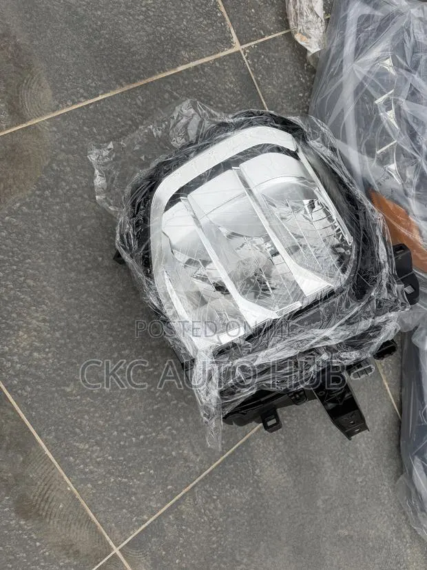 Outlander 2023 to 2025 Headlight Led · Photo 1