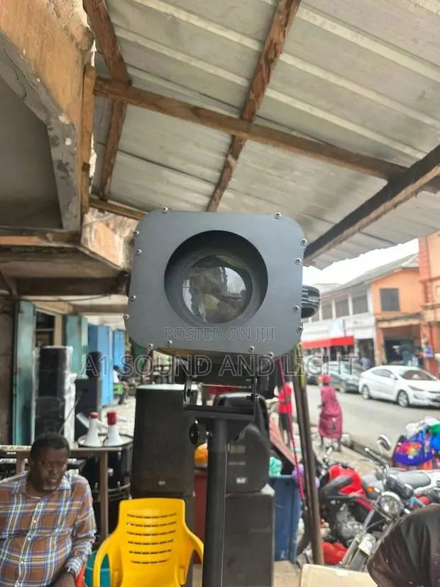 440 Watts LED Follow Spot Light With Case · Photo 1
