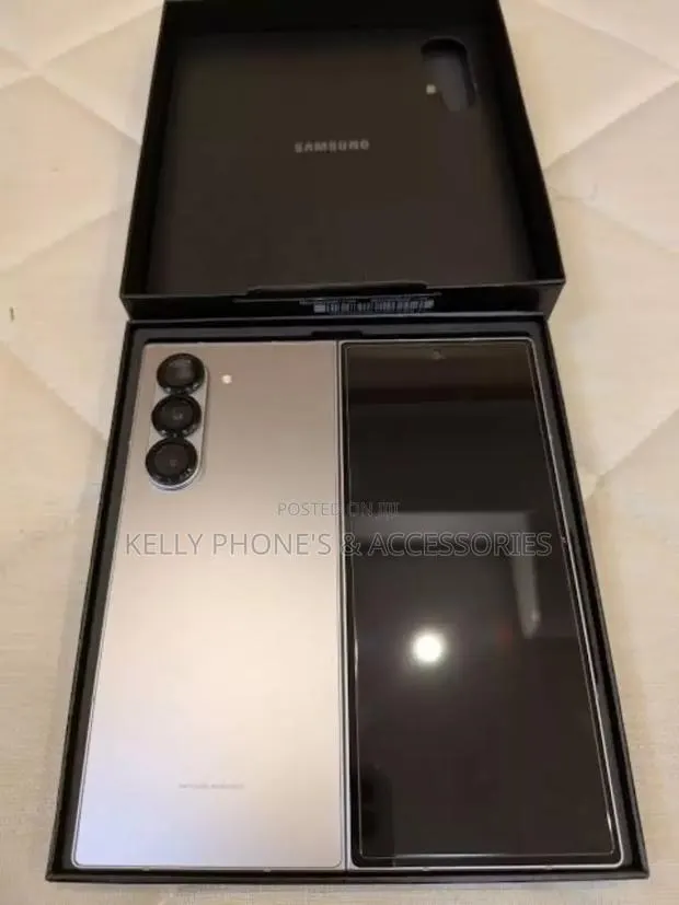 New Samsung Galaxy Z Fold6 256 GB Silver · Photo 1