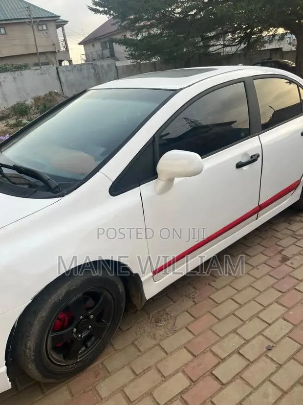 Honda Civic 2010 White · Photo 1