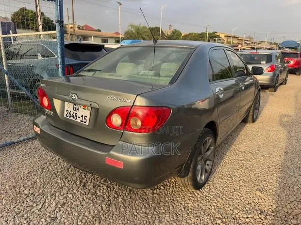 Toyota Corolla LE 2005 Gray · Photo 1