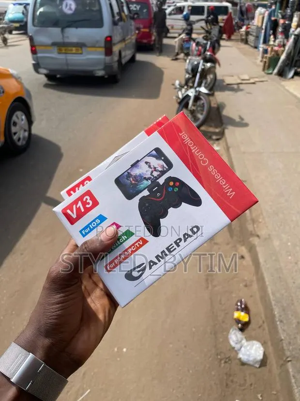 V13 Phone Gamepad · Photo 1