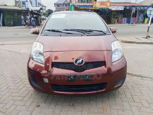 Toyota Vitz 2010 Beige · Photo 1
