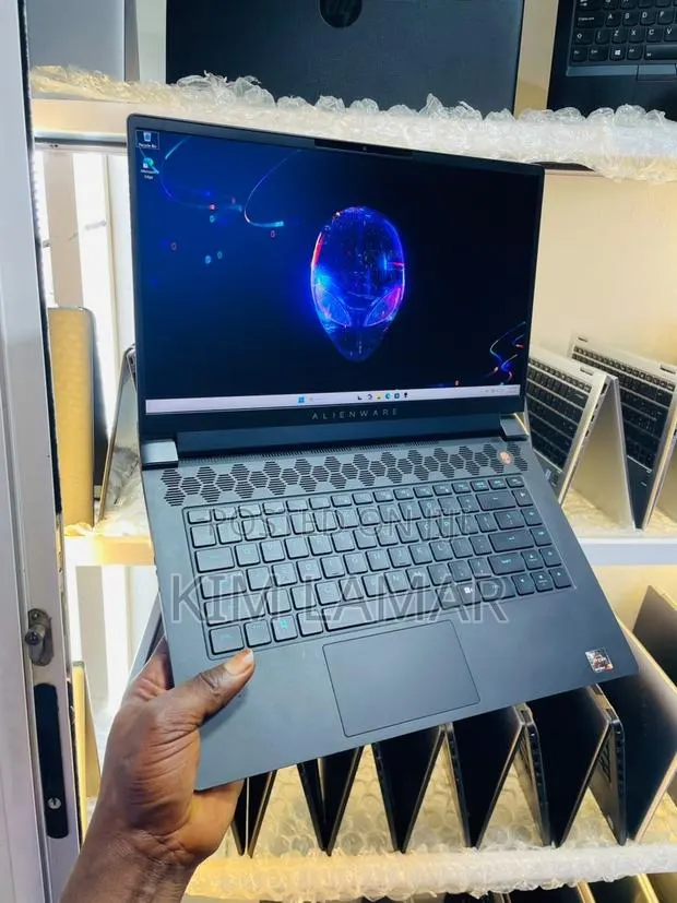 Laptop Dell 32GB AMD Ryzen 9 SSD 1T · Photo 1
