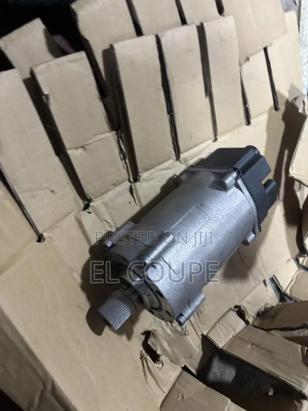 C300 W205 Steering Rack Motor 2015-2016-2017-2018-2019-2020 · Photo 1