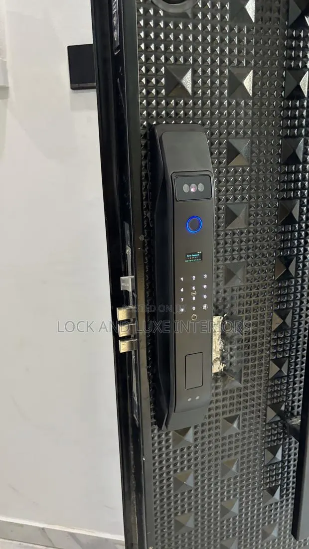 Smart Door Lock · Photo 1