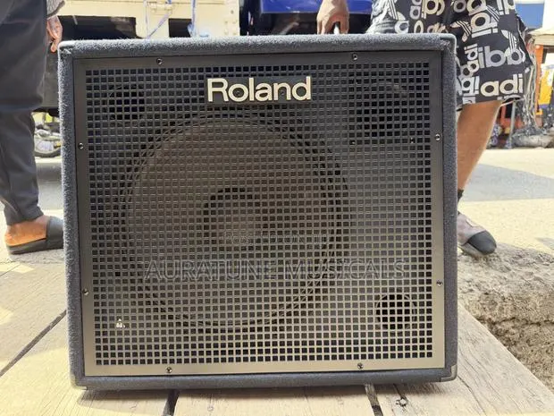 Roland Kc-600 Keyboard Amplifier 200 Watt · Photo 1