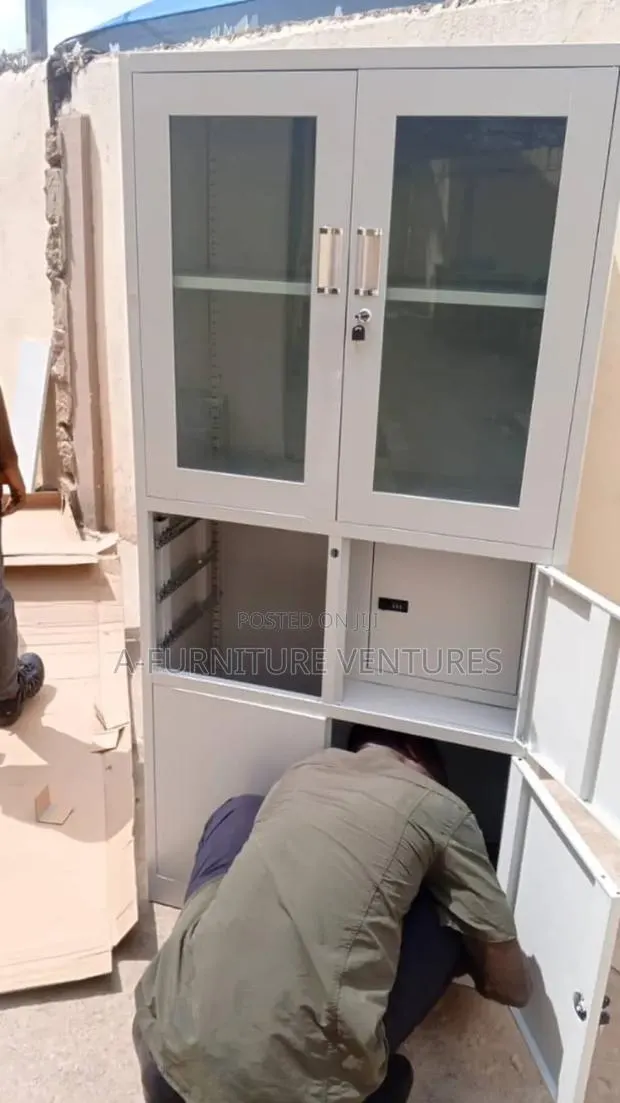 Top Glass Cabinet With Safe · Photo 1