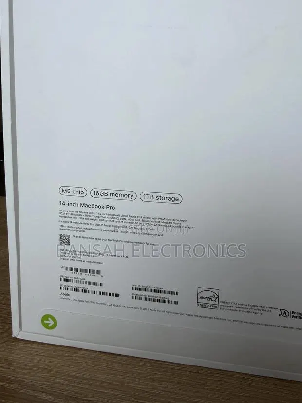 New Laptop Apple MacBook Pro 2025 M5 16GB Apple M5 HDD+SSD 1T · Photo 1