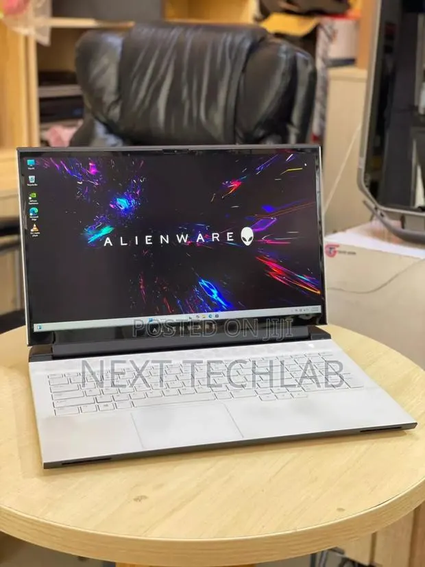 Laptop Alienware X17 R1 16GB Intel Core i7 HDD+SSD 512GB · Photo 1