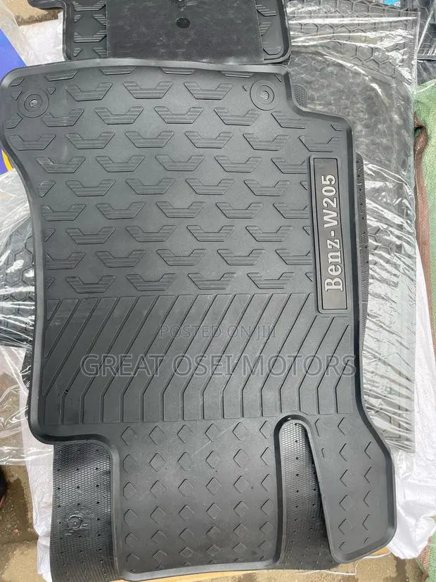 Mercedes Benz Floor Mat C and E Class ( W205) Carpet · Photo 1