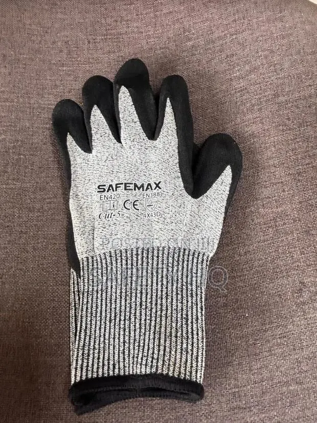 Cut-Resistant Glove · Photo 1