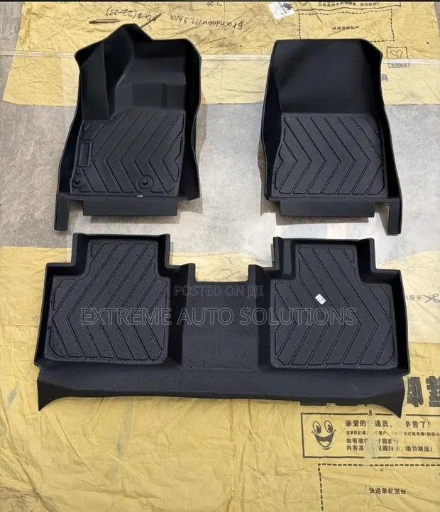 2022-25 Outlander 3D Floor Mat · Photo 1