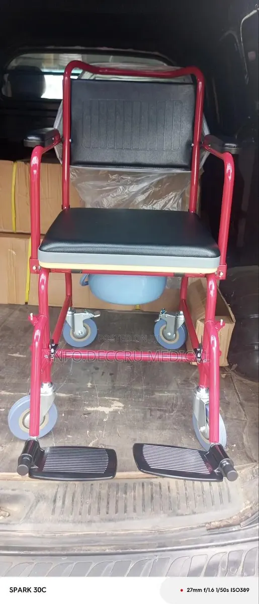 Commode Seat With Wheels · Photo 1