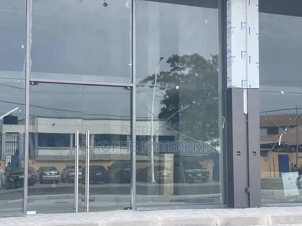 1005 SQM Showroom for Rent · Photo 1