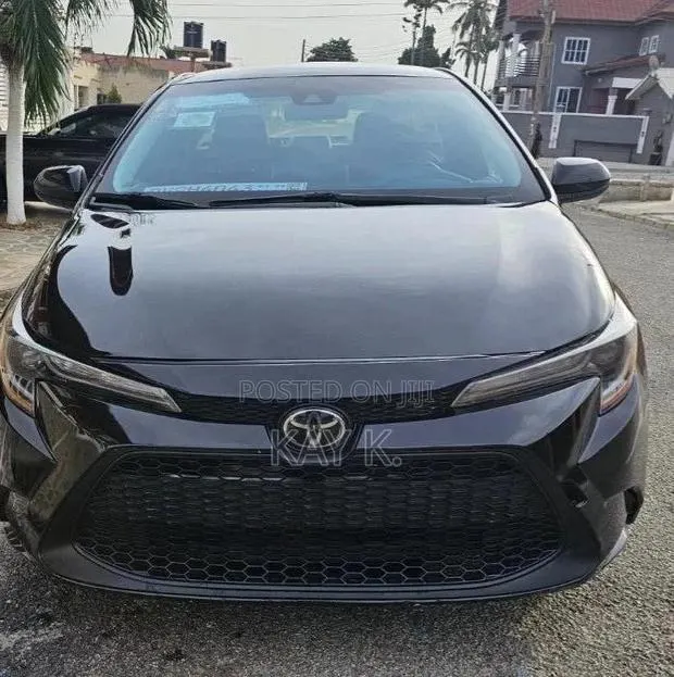 Toyota Corolla LE 2021 Black · Photo 1