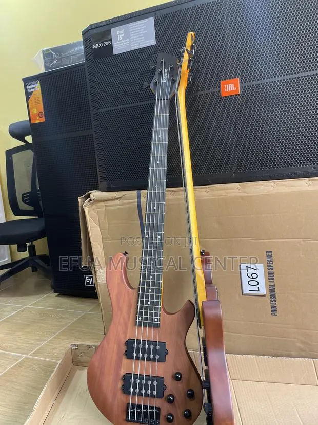 IBANEZ Active 5-String Bass Guitar · Photo 1