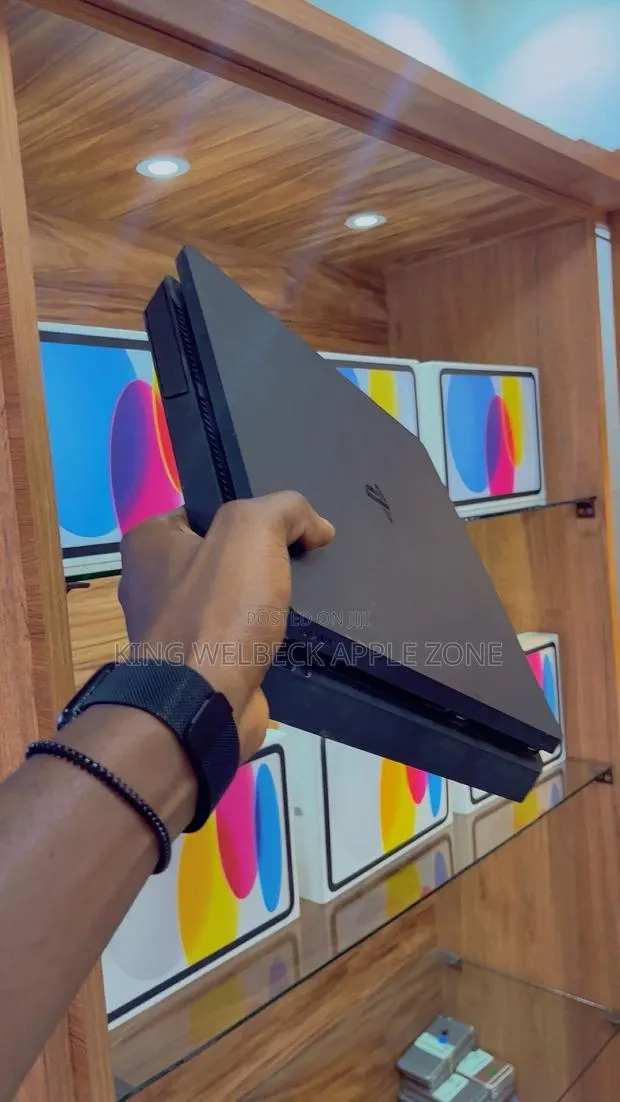 PS4 Slim and PS4 Pro With Games Available · Photo 1