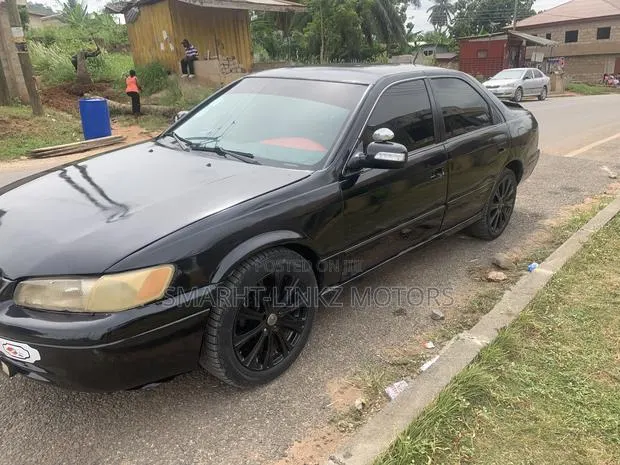 Toyota Camry 2002 Black · Photo 1