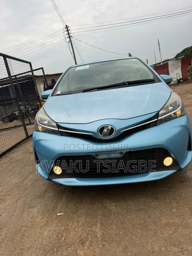 Toyota Vitz 1.3 FWD 5dr 2015 Blue · Photo 1