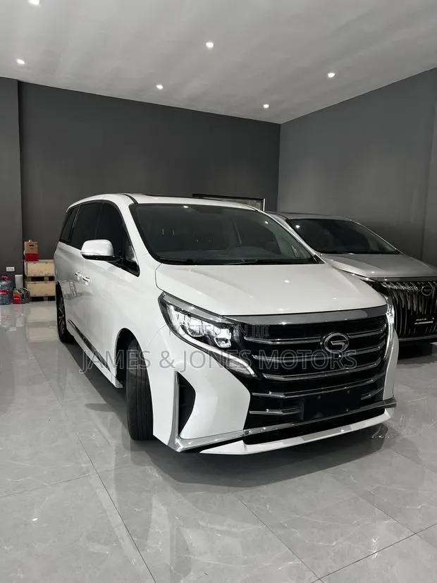 GAC GM8 2023 White · Photo 1