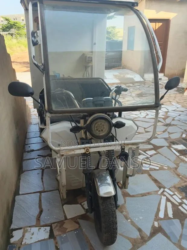 New Tricycle 2022 White · Photo 1