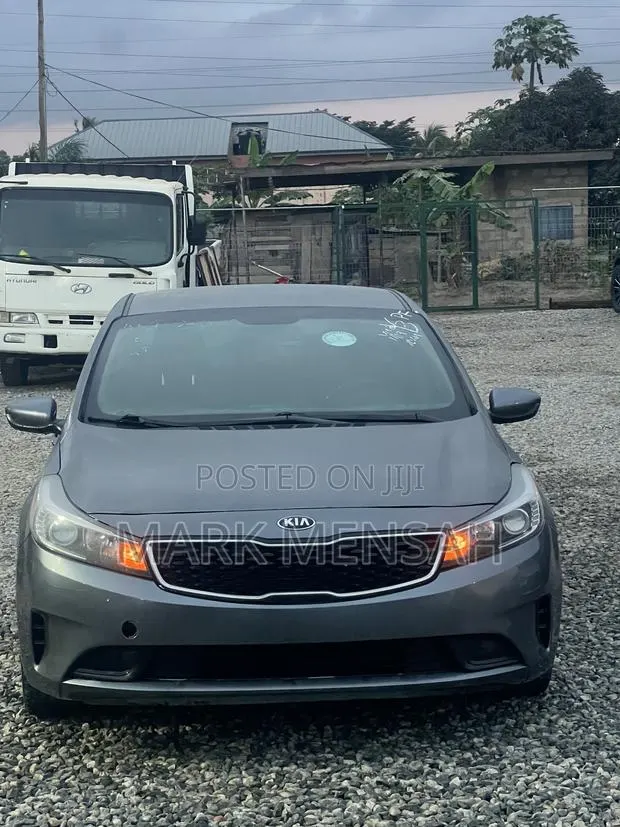 Kia Forte 2018 Gray · Photo 1