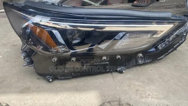 Toyota Highlander Grande 2024 Headlight Normal · Photo 1