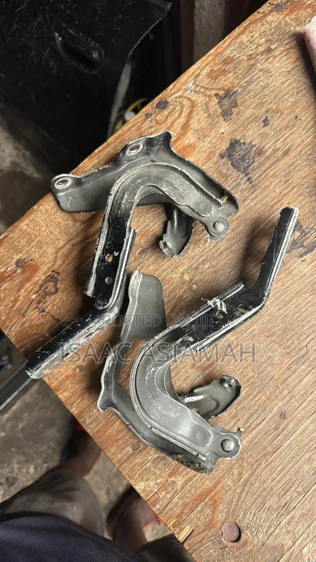 Honda HRV 2023,2024,2025 Bonnet Hinge / Inches · Photo 1